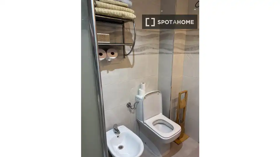 Baño de Piso de alquiler en Valencia con Aire acondicionado, Calefacción y Amueblado