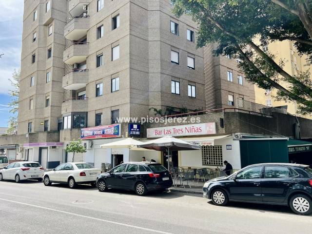 Local comercial en Venta en La Rosaleda en Parque Avenida