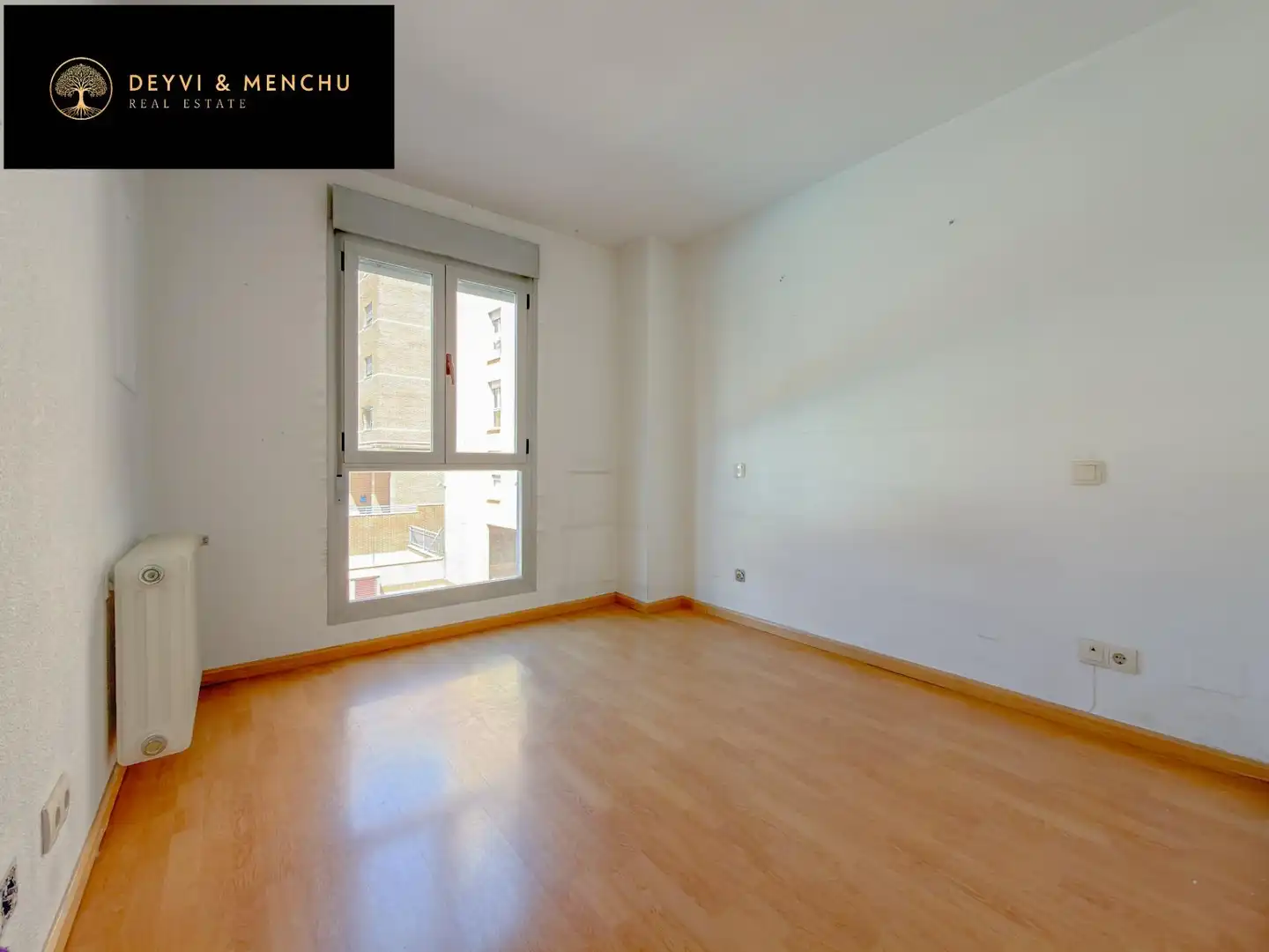 Piso en venta en ALCALDE HENCHE DE PLATA, Sanchinarro