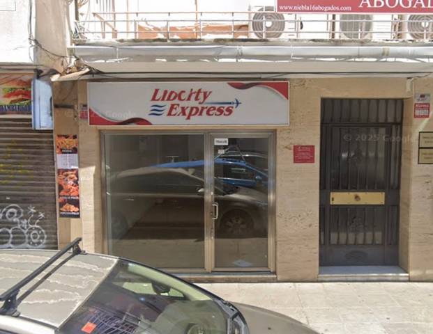 Local comercial en Alquiler en Calle Niebla en Los Remedios
