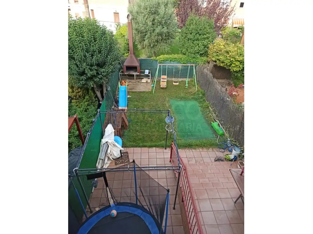 Garten von Einfamilien-Reihenhaus zum Verkauf in Alesanco mit Privatgarten und Möbliert