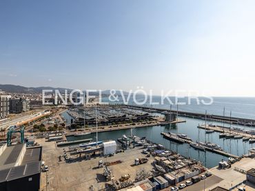 Attique avec balcon à vendre à Port