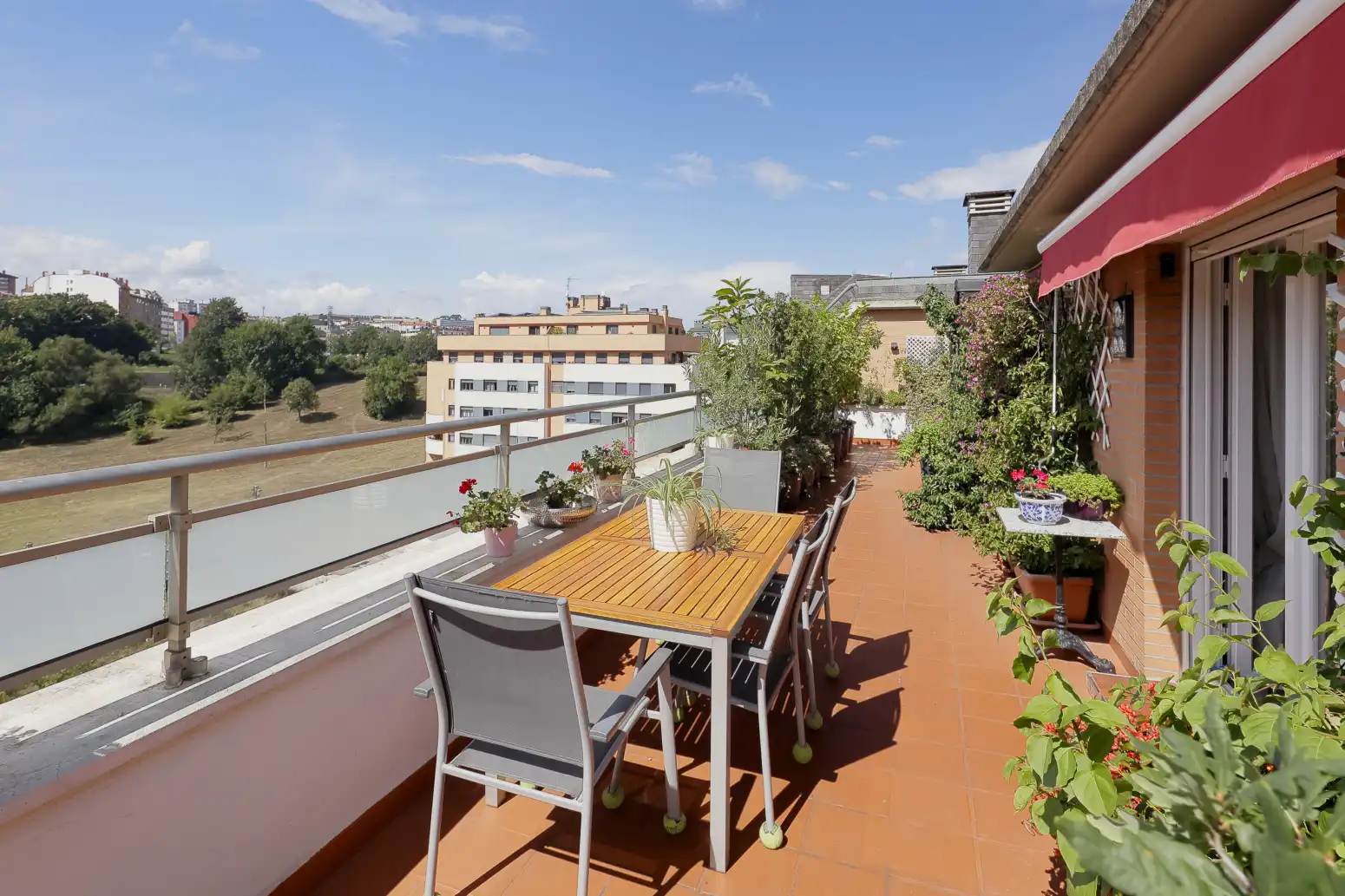 Terrassa de Pis en venda en Oviedo  amb Calefacció, Parquet i Terrassa