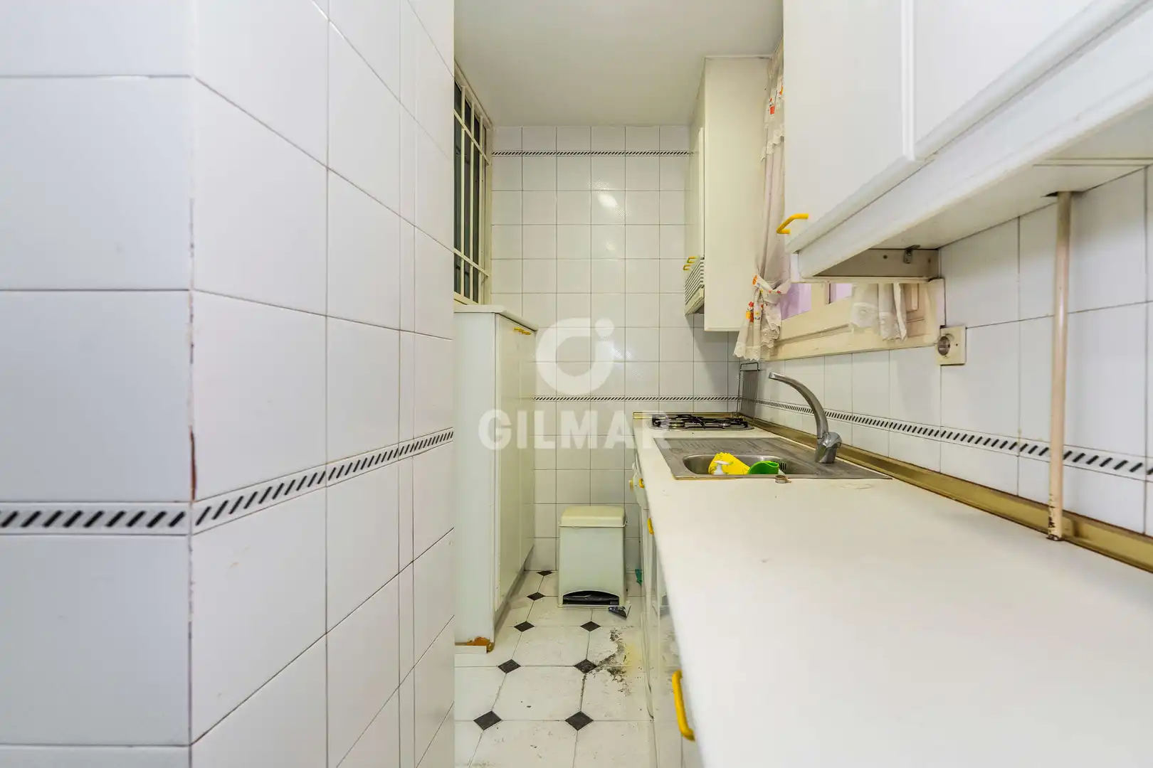 Kitchen of Flat for sale in Madrid  with Heating and Storage room