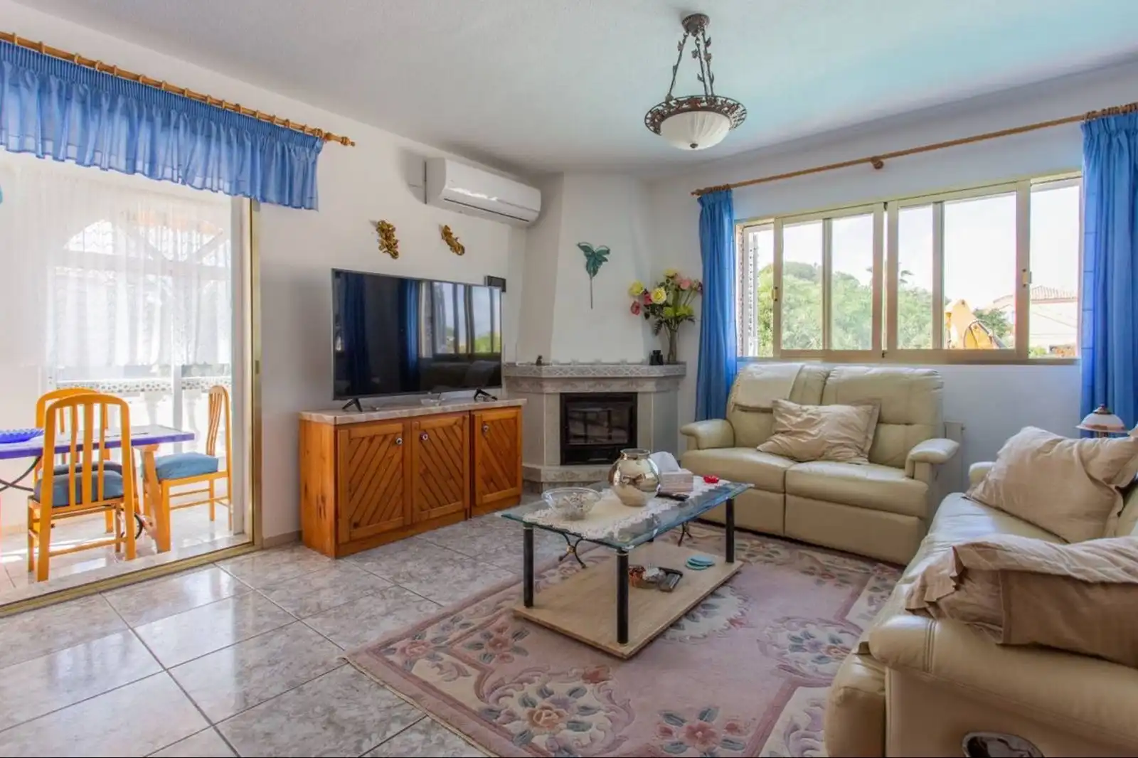 Sala d'estar de Casa o xalet de lloguer en La Manga del Mar Menor amb Aire condicionat, Calefacció i Jardí privat
