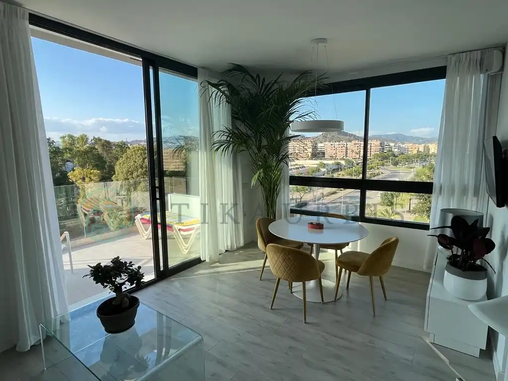 Sala de estar de Ático de alquiler en Málaga con Aire acondicionado, Terraza y Piscina