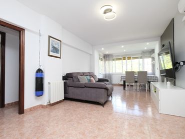 Flat with lift for sale in Nou Barris