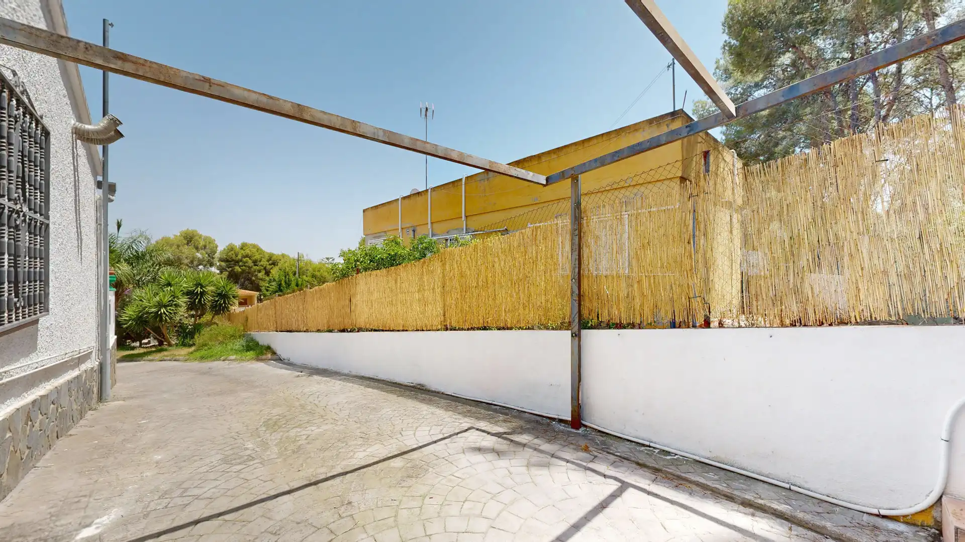 Vista exterior de Casa o chalet en venta en Chiva con Terraza, Trastero y Piscina