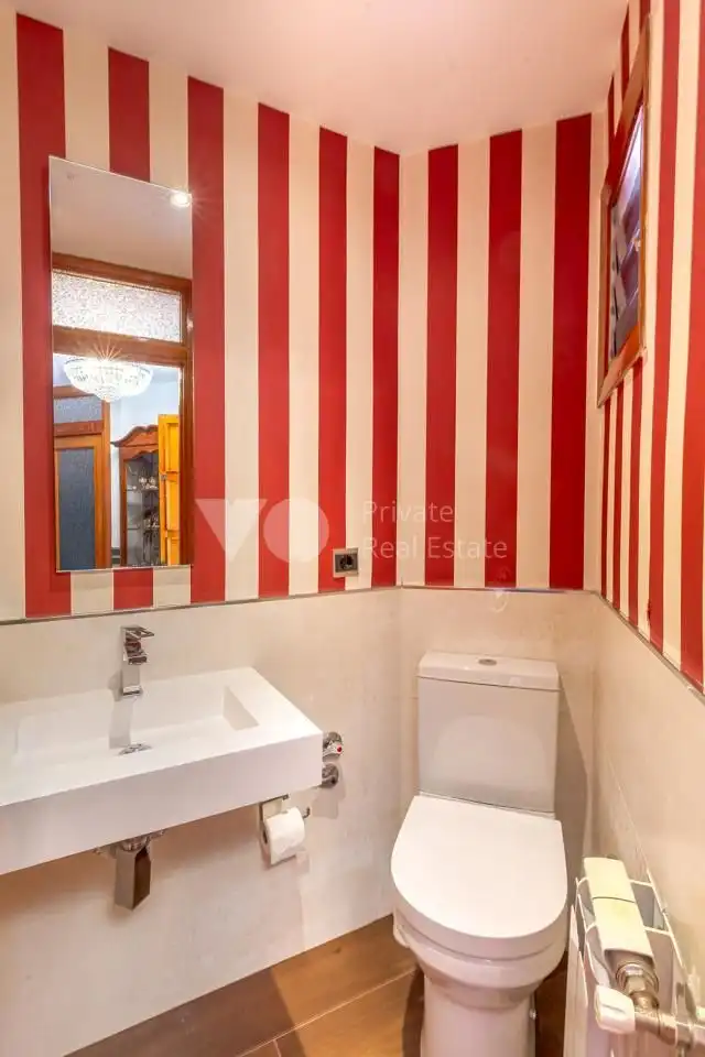 Baño de Casa adosada en venta en Madrid con Aire acondicionado, Calefacción y Jardín privado