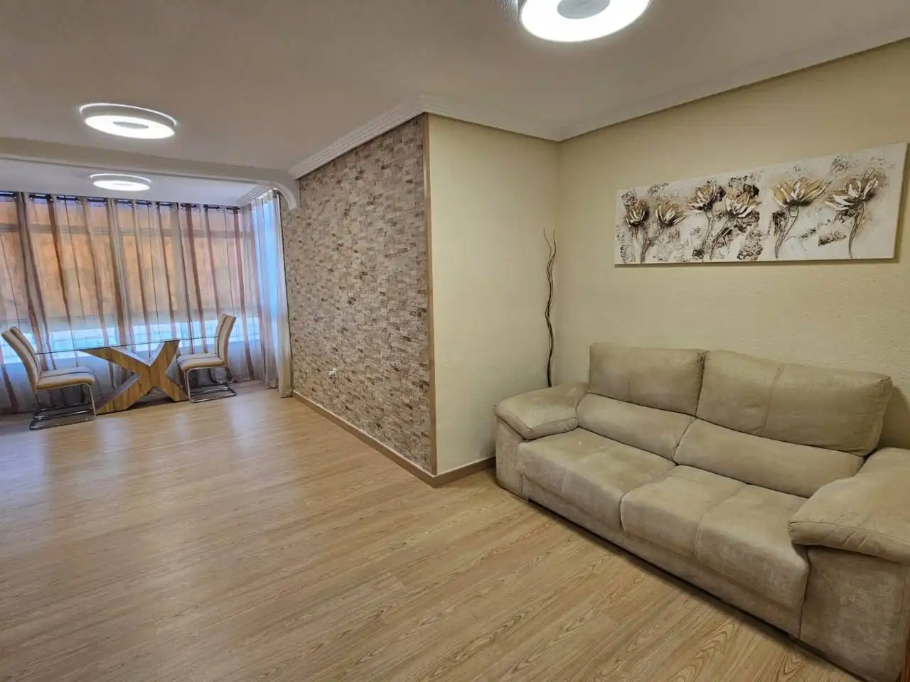 Sala d'estar de Pis en venda en Alicante / Alacant amb Aire condicionat i Moblat