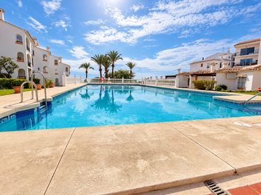 Apartment with pool for sale in Calle Libra