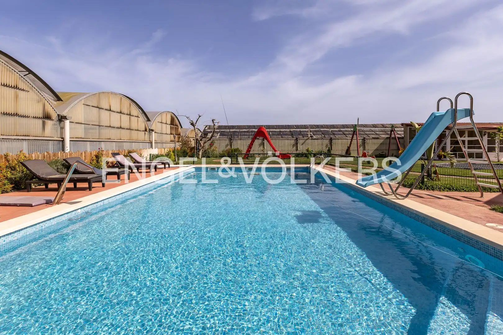 Swimming pool of Houses for rent in El Masnou  with Air Conditioner, Heating and Furnished