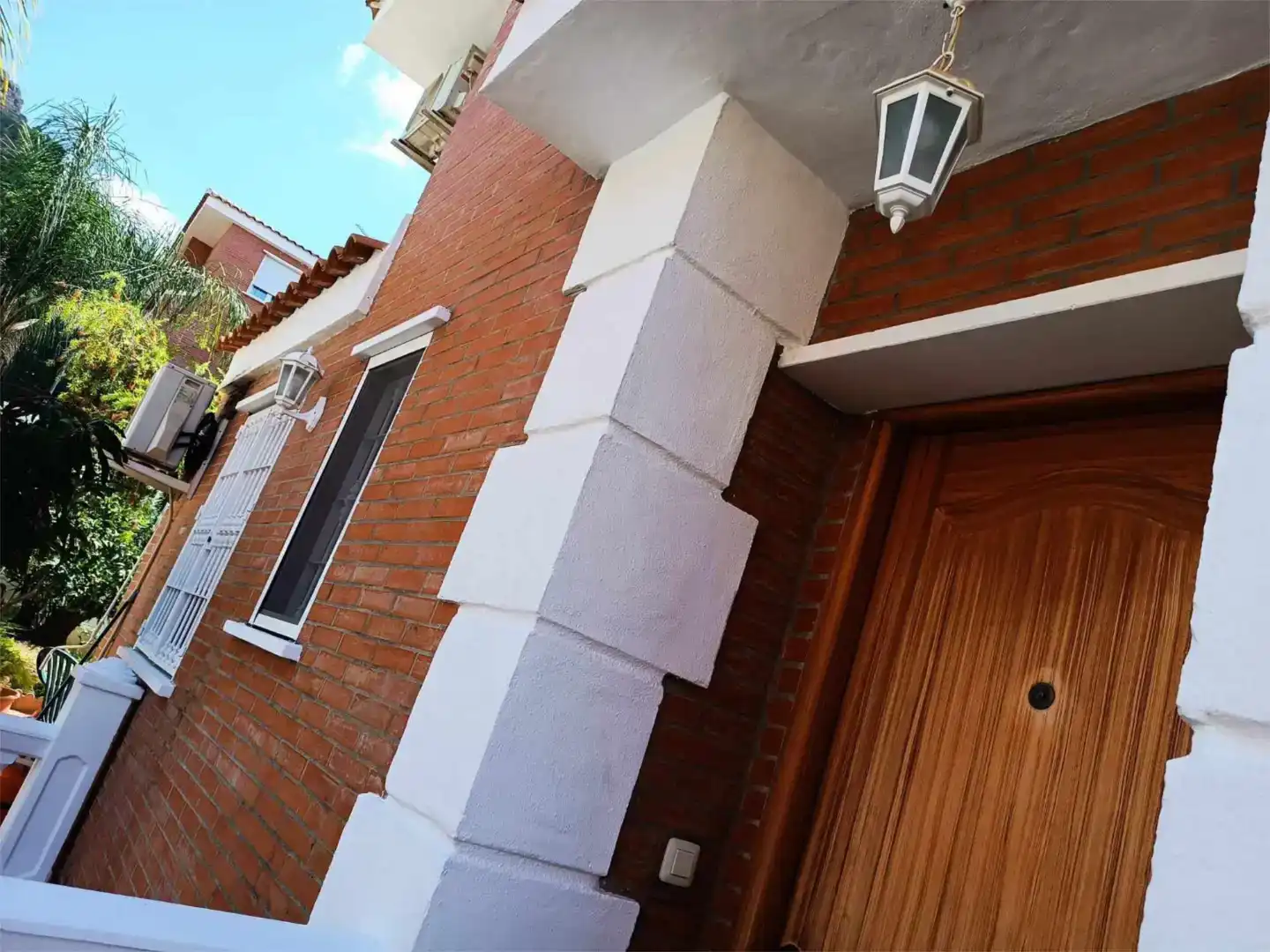 Vista exterior de Casa o xalet en venda en Alhaurín de la Torre amb Aire condicionat i Balcó