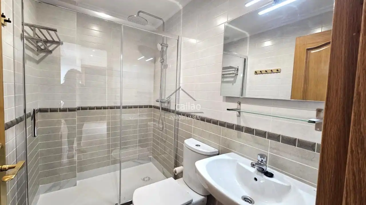 Baño de Piso de alquiler en Ferrol con Calefacción, Trastero y Amueblado