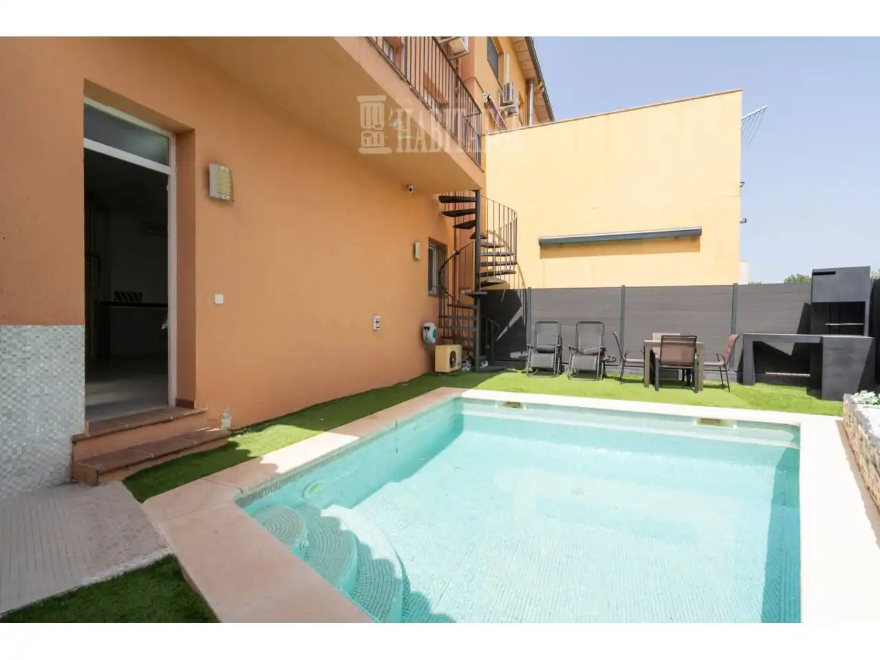 Piscina de Casa o chalet en venta en Torelló con Aire acondicionado, Calefacción y Jardín privado