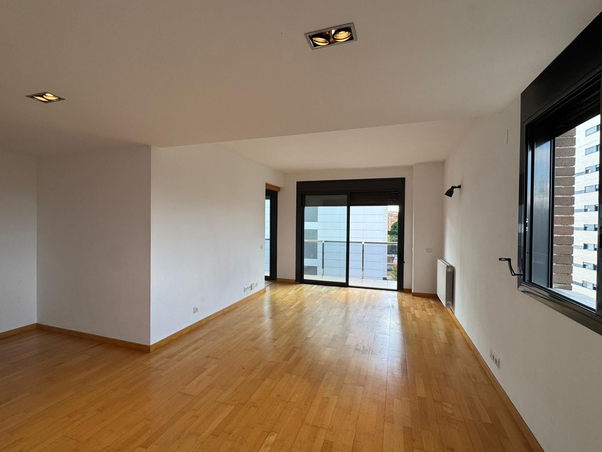 Living room of Flat for sale in Sabadell  with Heating, Private garden and Parquet flooring