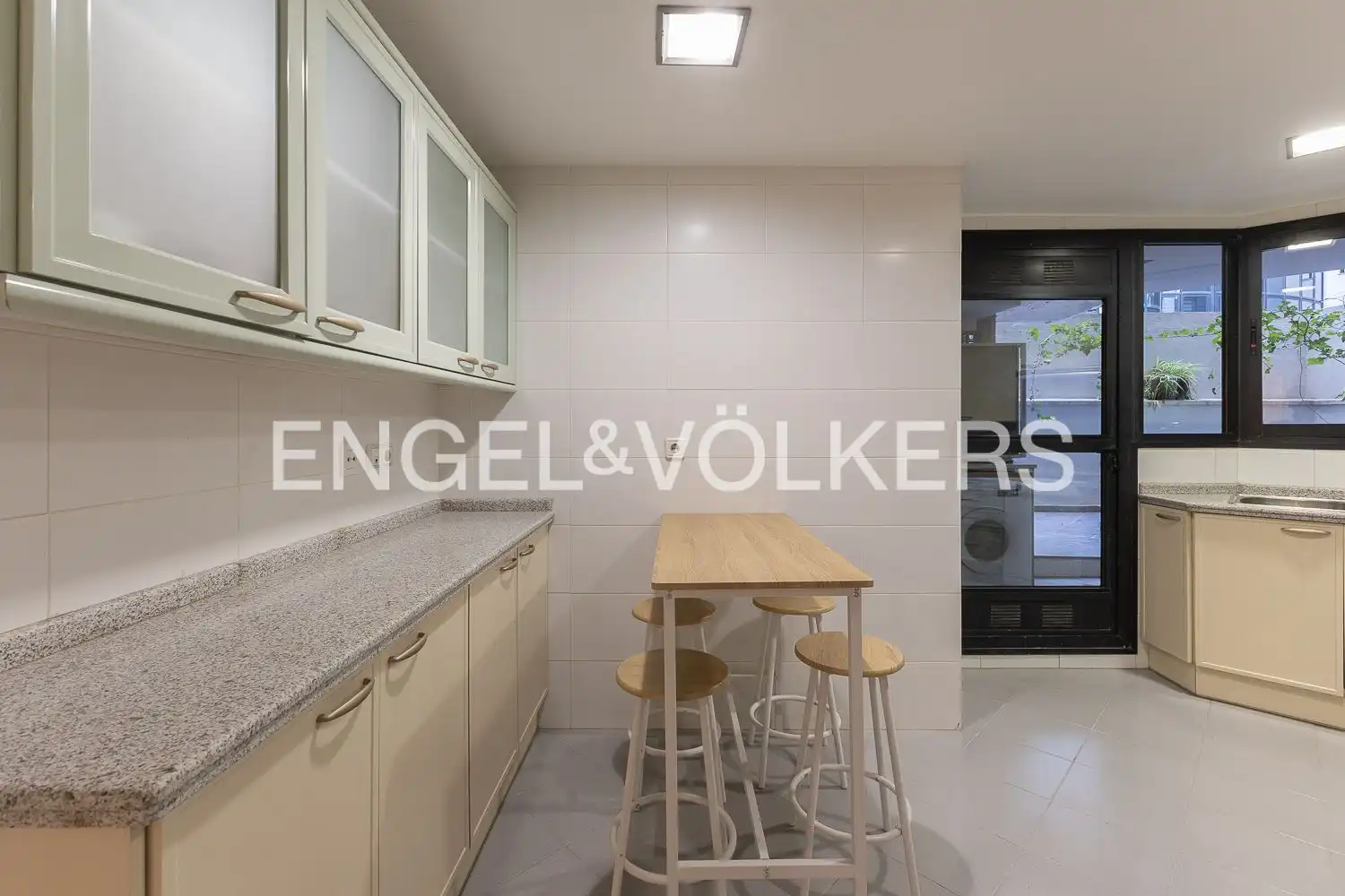 Kitchen of Flat for rent in Valencia  with Air Conditioner, Heating and Terrace