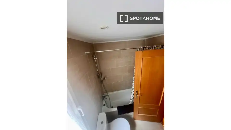 Baño de Piso para compartir en Madrid con Aire acondicionado, Calefacción y Terraza