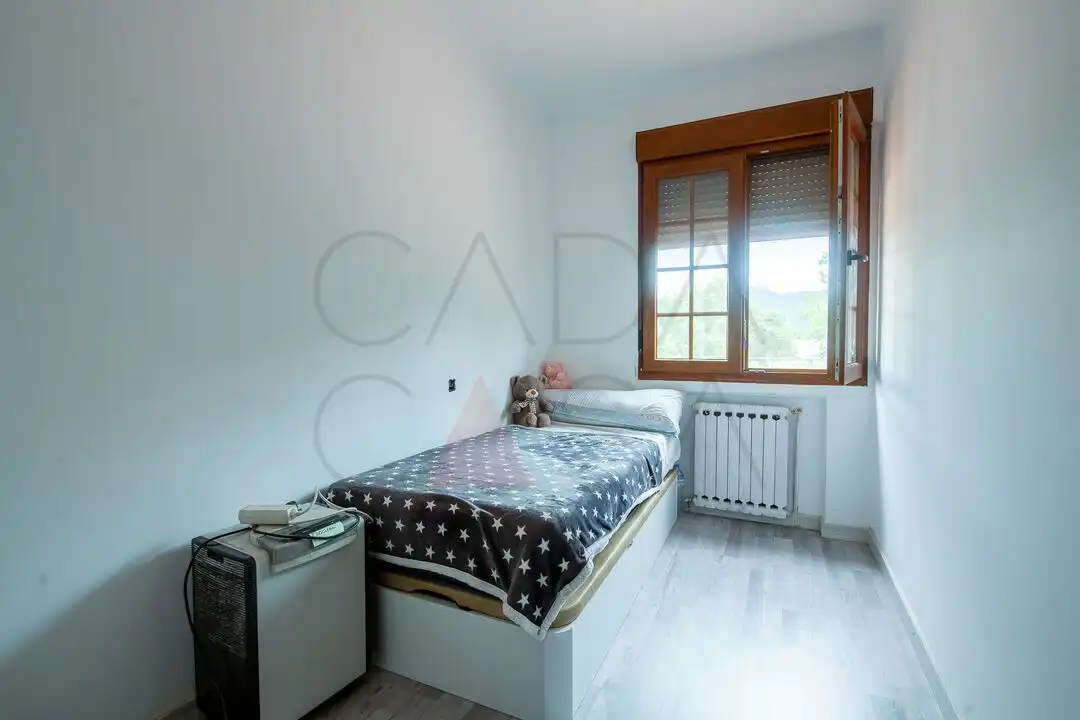 Dormitori de Casa o xalet en venda en El Astillero   amb Calefacció i Jardí privat