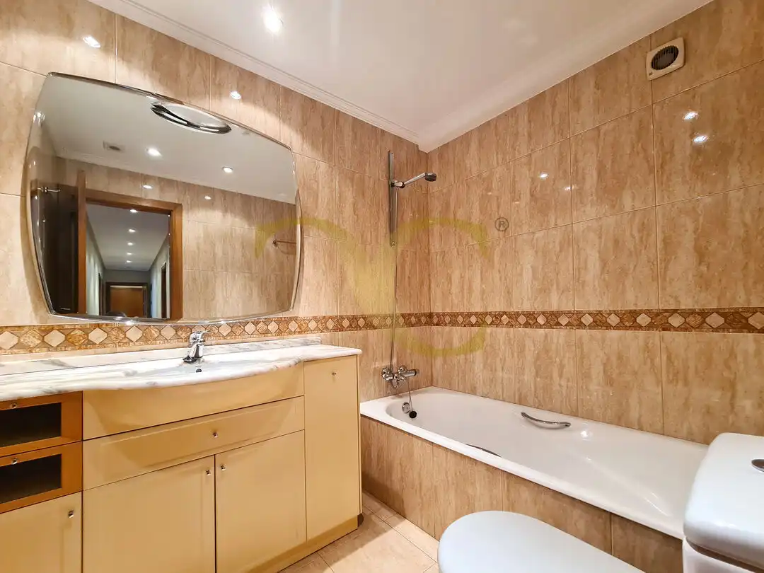 Bathroom of Flat for sale in Oviedo   with Heating