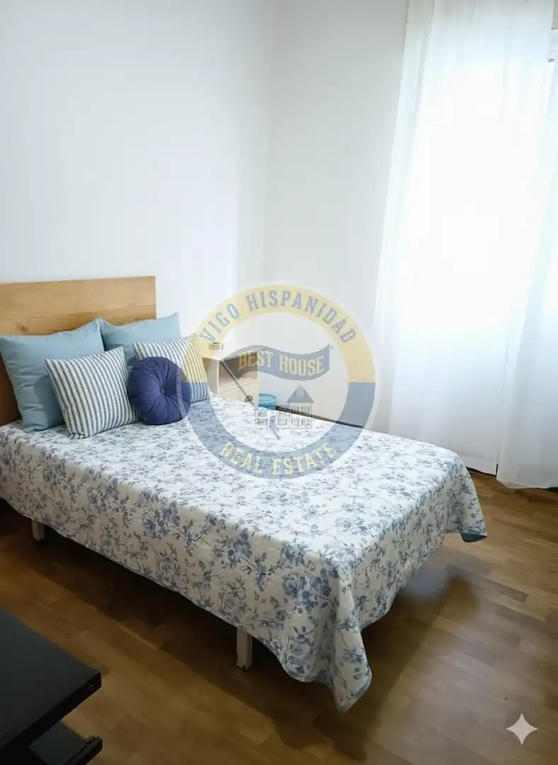 Dormitori de Casa o xalet en venda en Vigo  amb Terrassa i Moblat