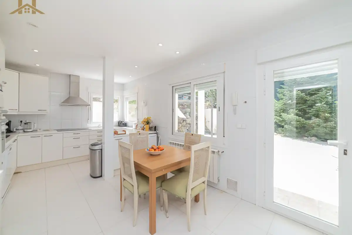 Küche von Haus oder Chalet zum Verkauf in Torrelodones mit Heizung, Privatgarten und Terrasse