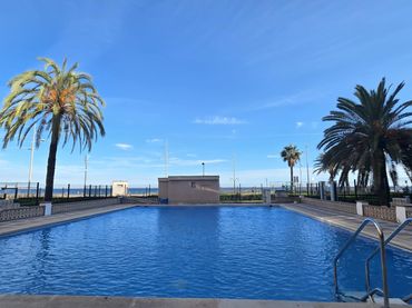 Flat with pool for sale in La Pineda