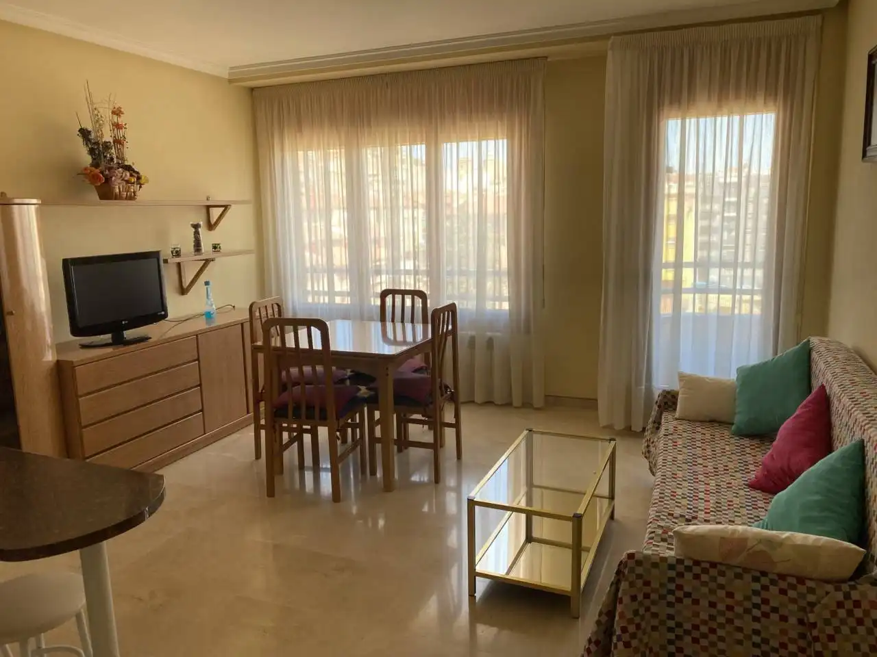 Living room of Flat for rent in Alcañiz  with Heating, Furnished and Balcony
