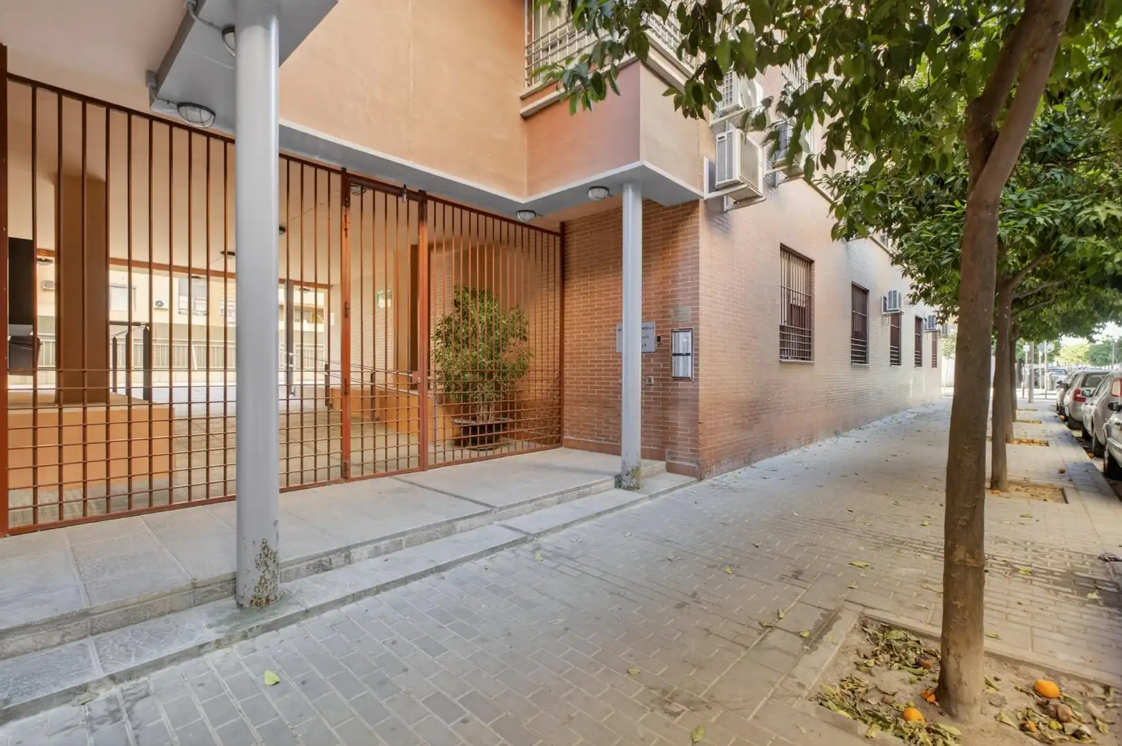 Vista exterior de Piso en venta en Sevilla con Aire acondicionado, Terraza y Piscina comunitaria