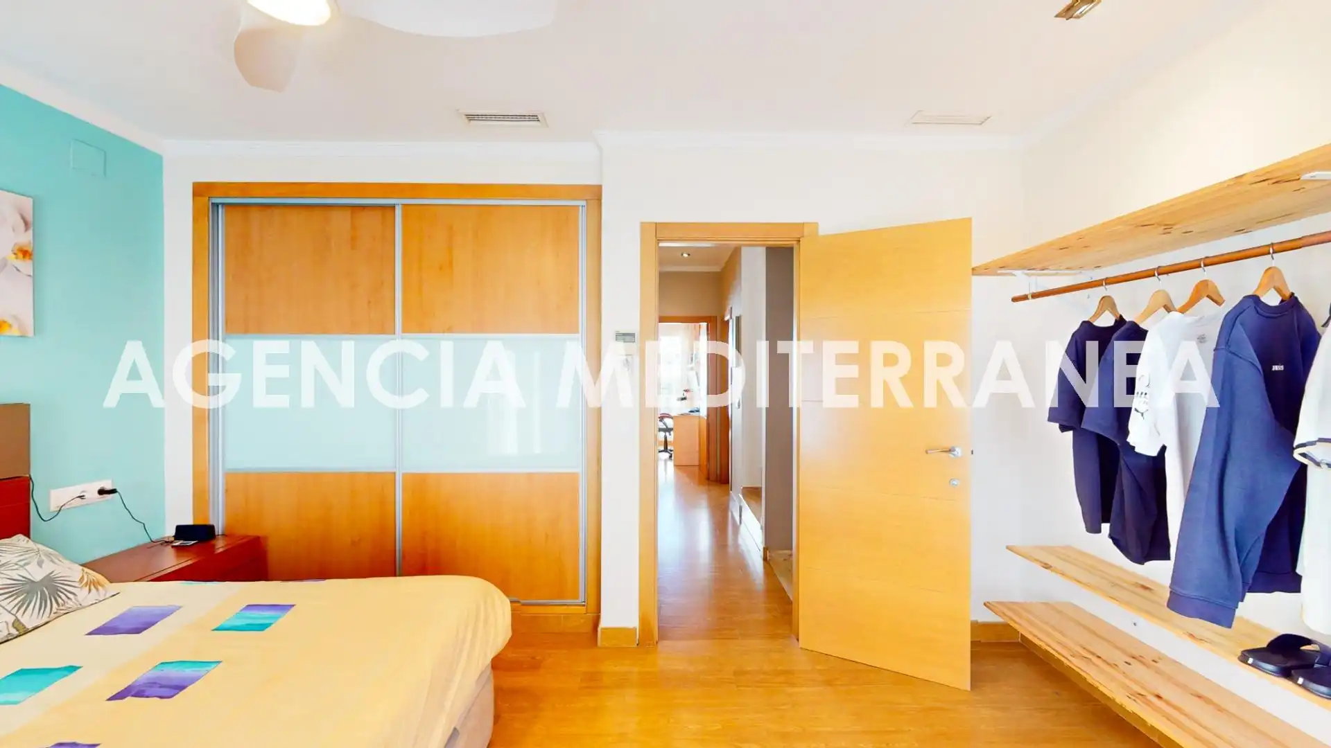 Dormitori de Casa o xalet en venda en Burjassot amb Aire condicionat, Calefacció i Terrassa