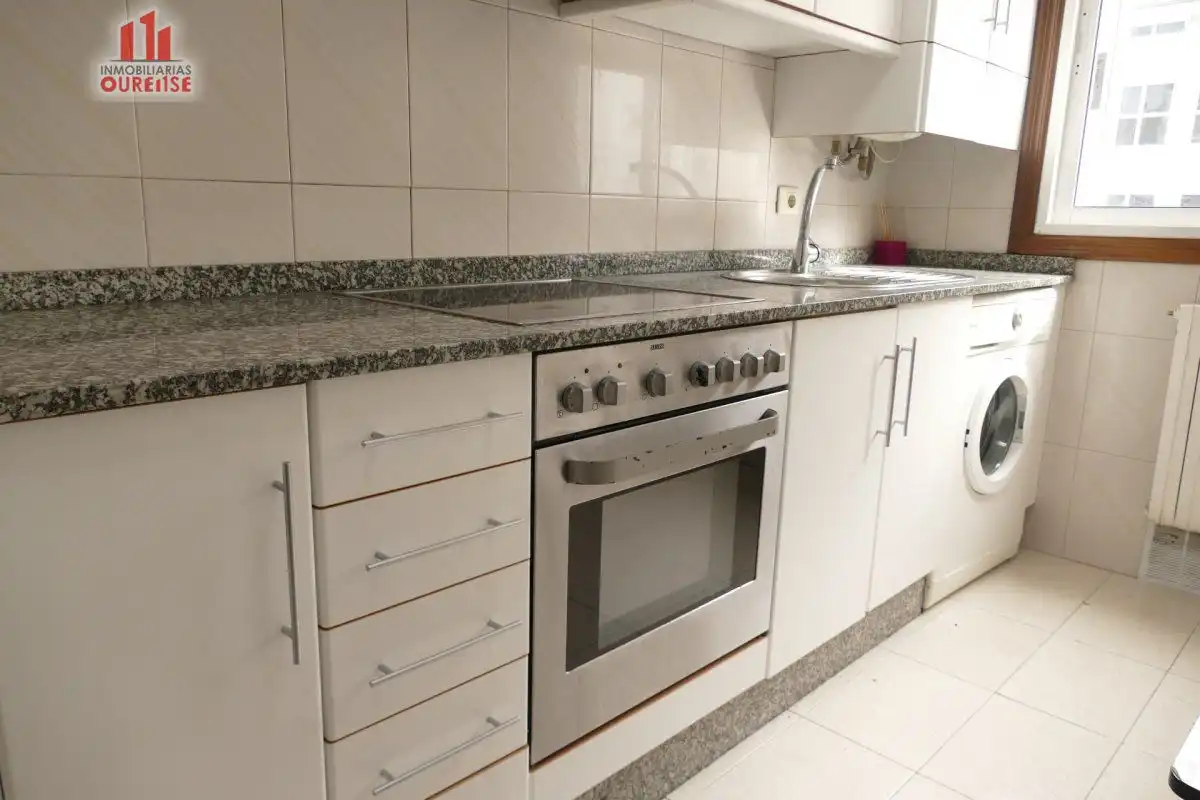 Cocina de Piso de alquiler en Ourense Capital  con Calefacción, Amueblado y Balcón