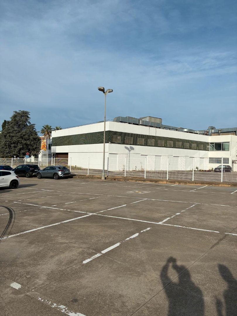 Vista exterior de Nau industrial de lloguer en Sant Cugat del Vallès