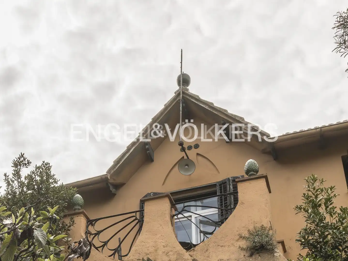 Vista exterior de Casa o xalet en venda en Barcelona amb Calefacció, Jardí privat i Terrassa