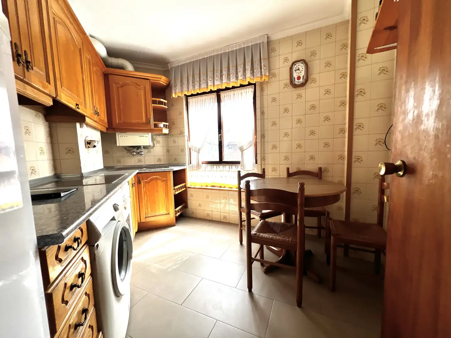 Cocina de Piso en venta en Cabezón de la Sal con Calefacción, Parquet y Amueblado