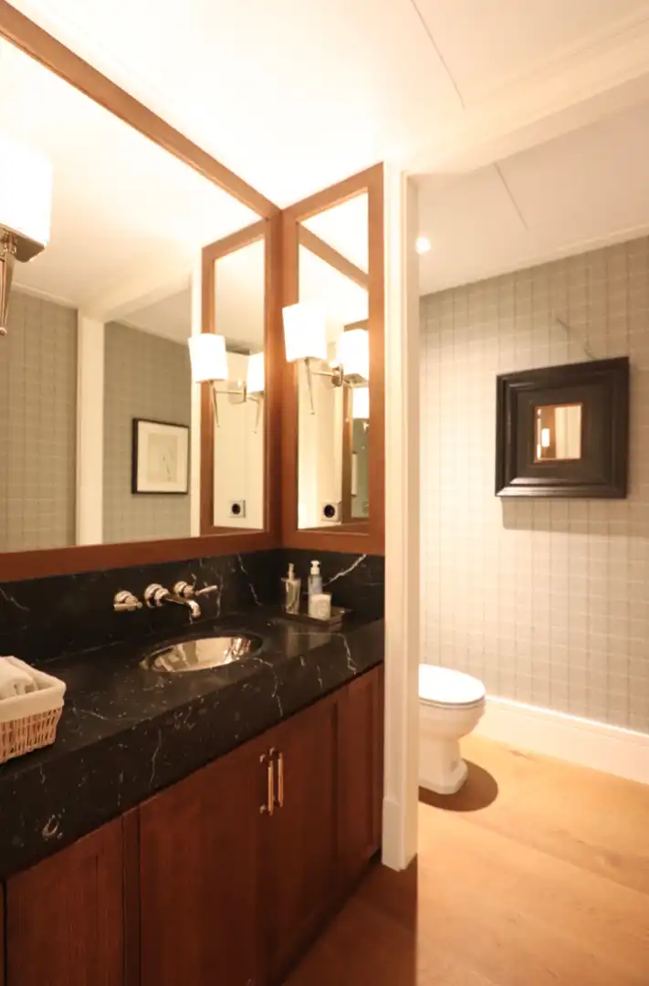 Bathroom of Flat for sale in Madrid  with Air Conditioner, Heating and Parquet flooring