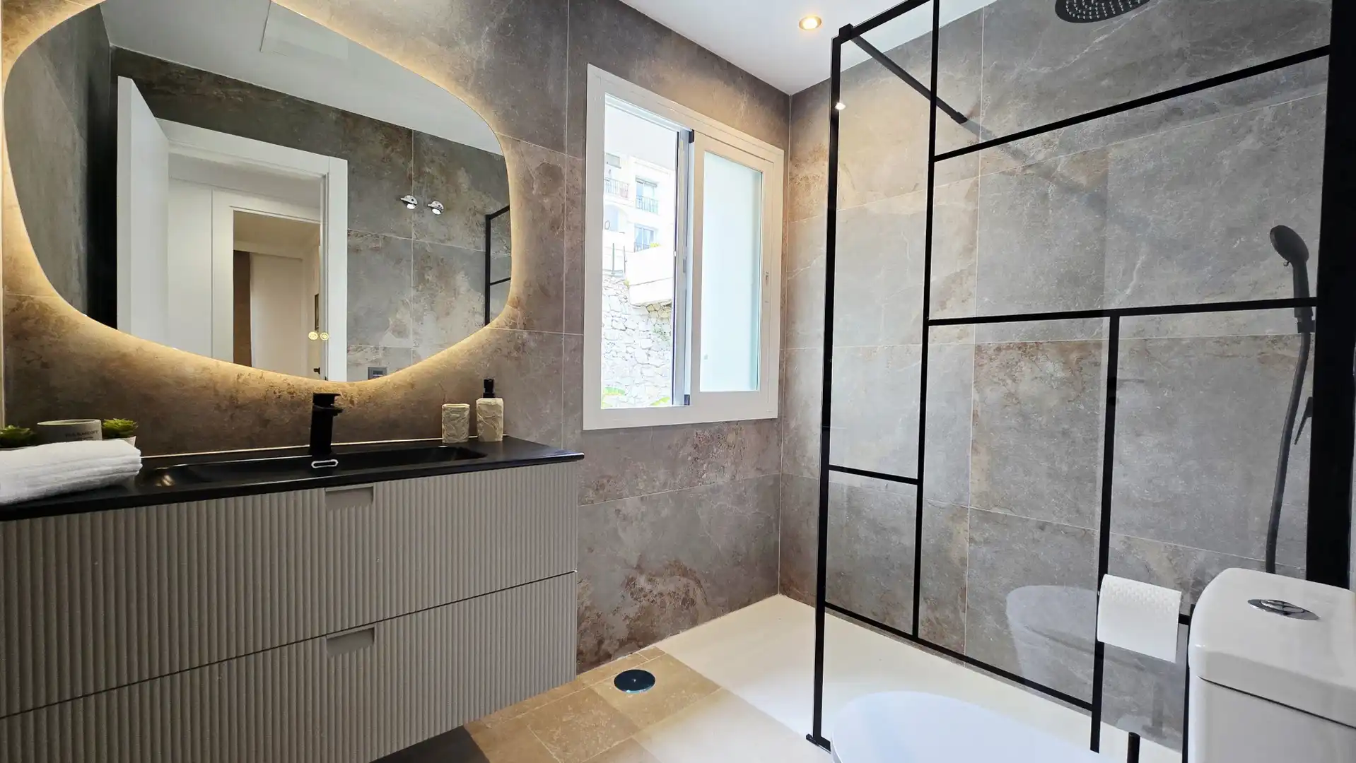 Apartament amb piscina en venda a Benahavís pueblo, imagen 5