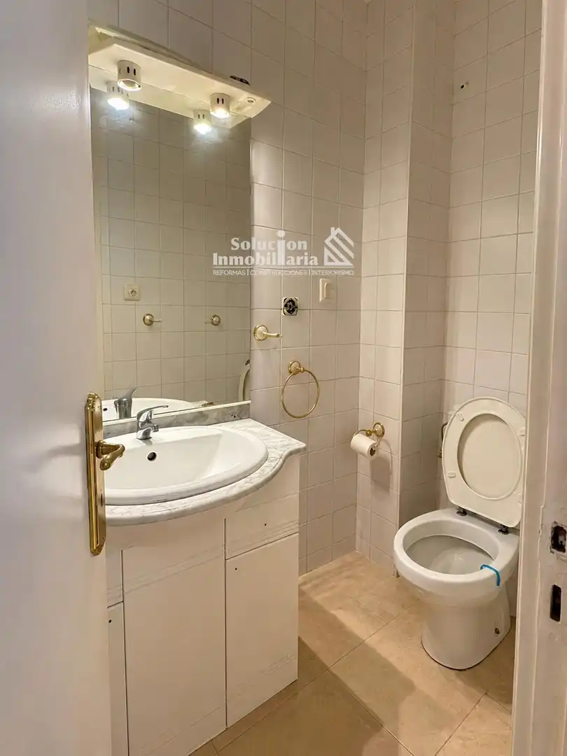 Badezimmer von Wohnung zum Verkauf in Salamanca mit Heizung, Terrasse und Balkon