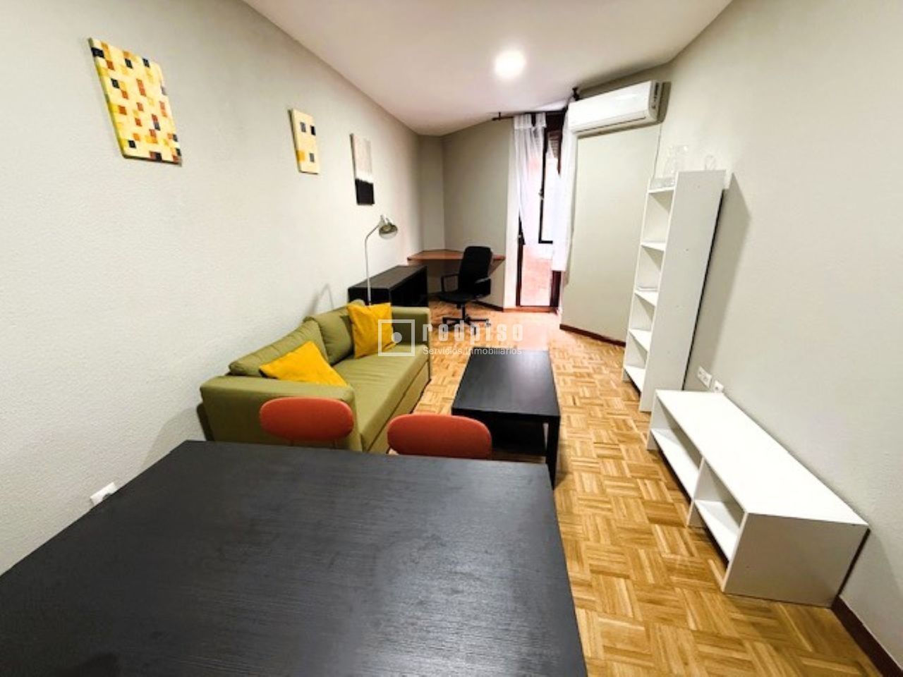 Sala d'estar de Pis de lloguer en  Madrid Capital amb Calefacció i Parquet