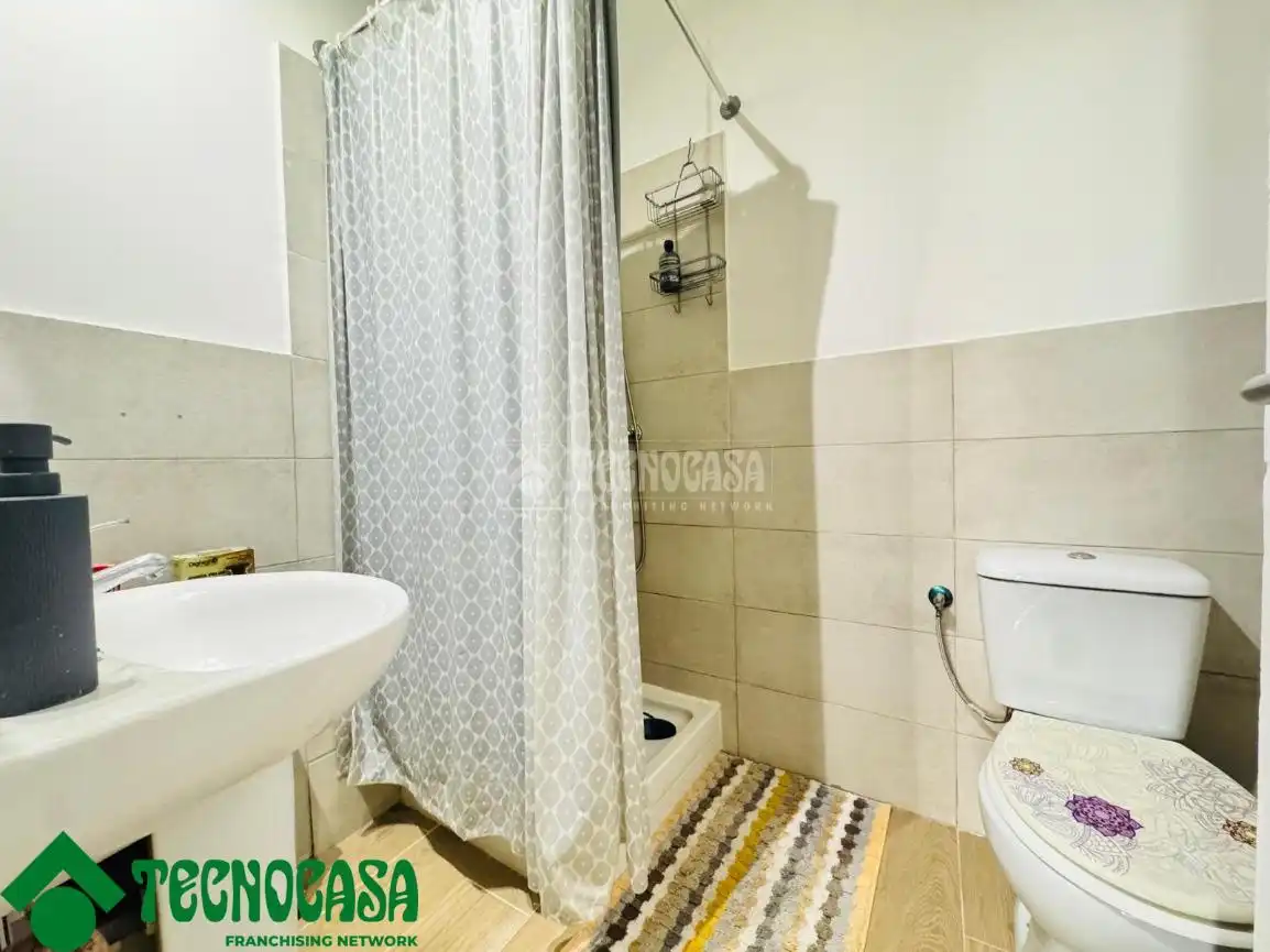 Badezimmer von Wohnung zum Verkauf in Toledo mit Klimaanlage