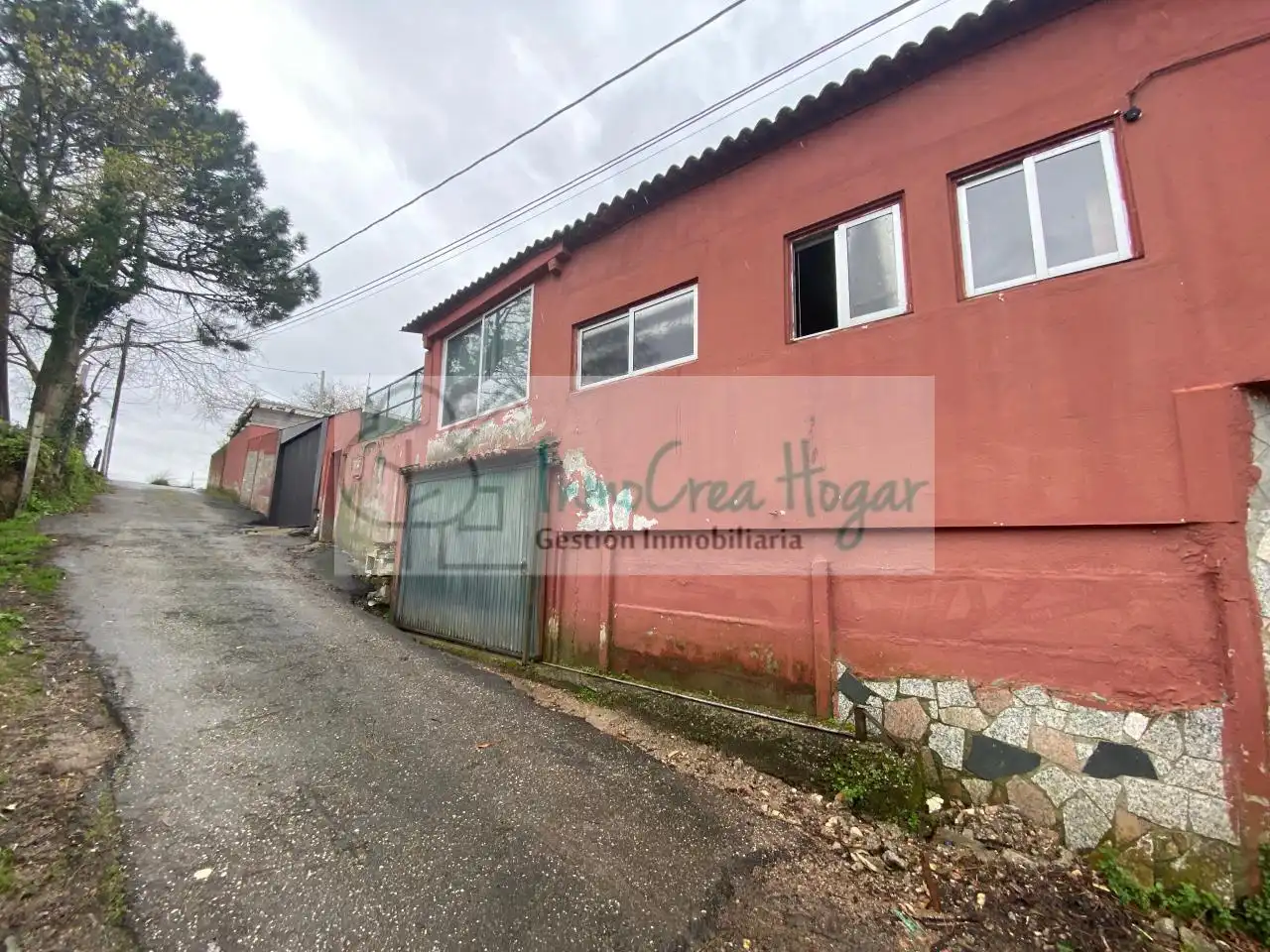 Außenansicht von Einfamilien-Reihenhaus zum Verkauf in Vigo  mit Heizung, Terrasse und Abstellraum