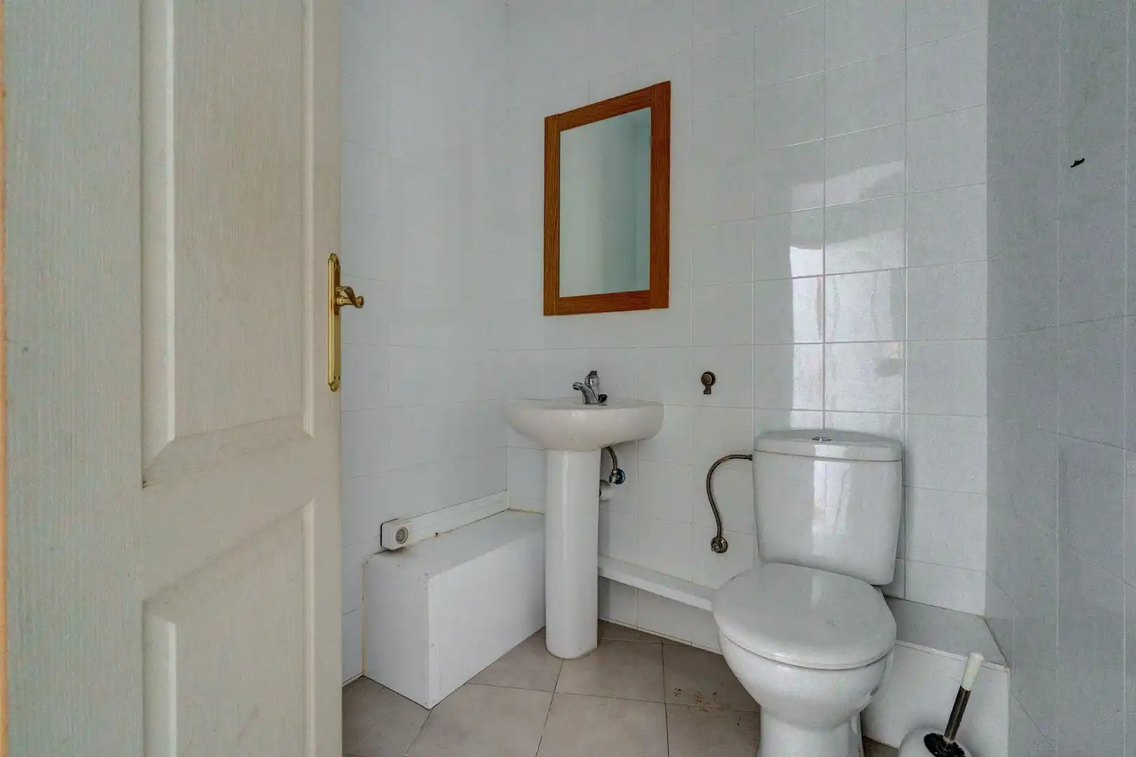 Bathroom of Commercial properties for rent in Irun 