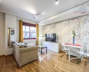 Living room of Flat to rent in  Madrid Capital  with Air Conditioner, Heating and Parquet flooring