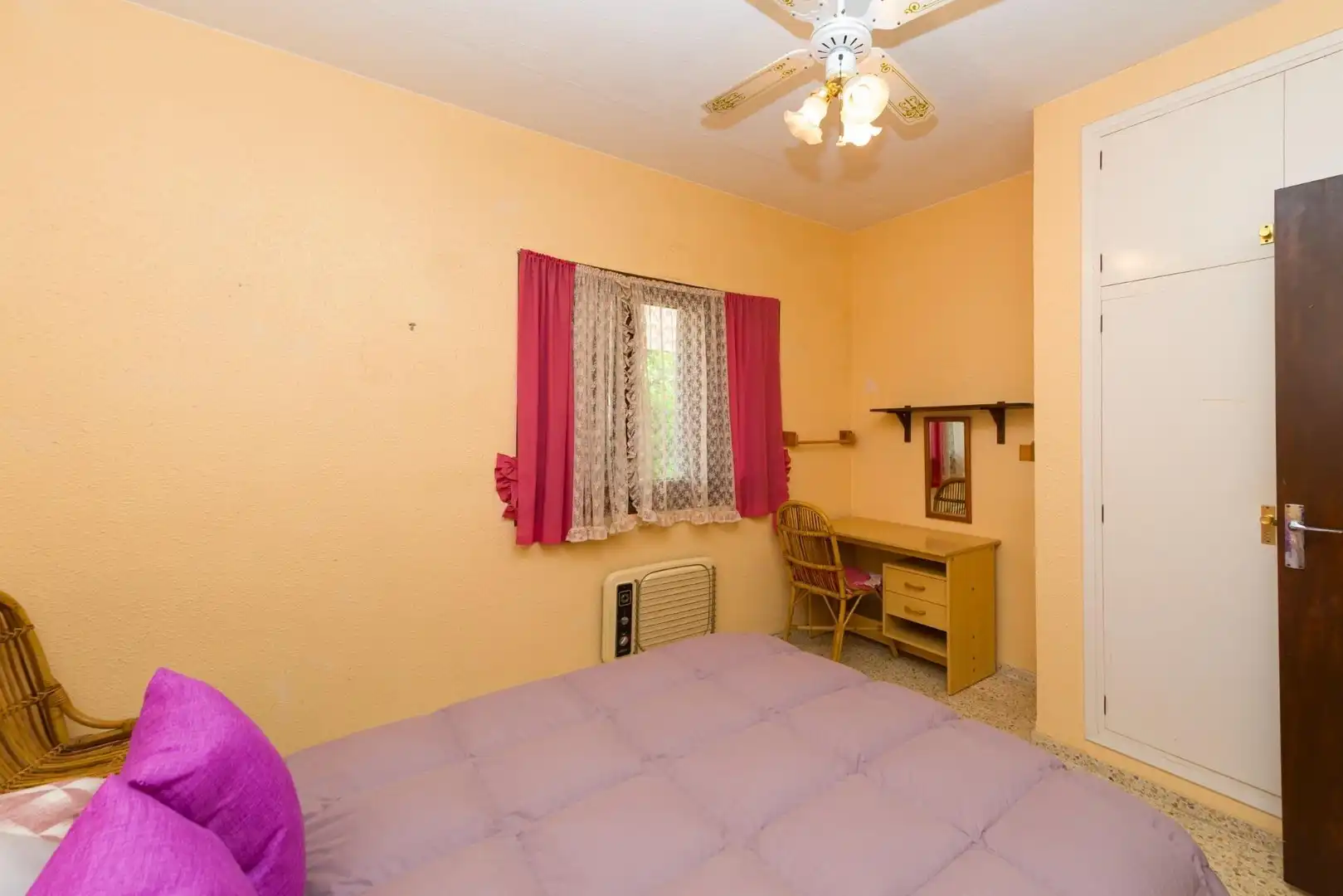 Dormitori de Casa o xalet en venda en Benicasim / Benicàssim amb Jardí privat, Terrassa i Traster