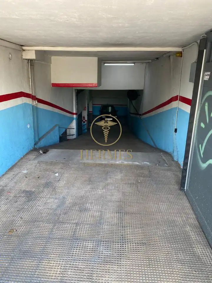 Parking de Piso en venta en Vigo  con Calefacción, Parquet y Terraza