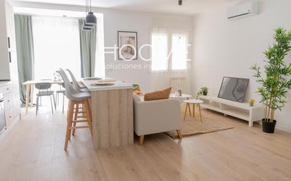 Living room of Flat for sale in  Madrid Capital  with Air Conditioner, Parquet flooring and Terrace