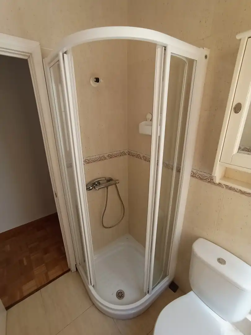 Baño de Piso de alquiler en Madrid con Aire acondicionado, Calefacción y Parquet