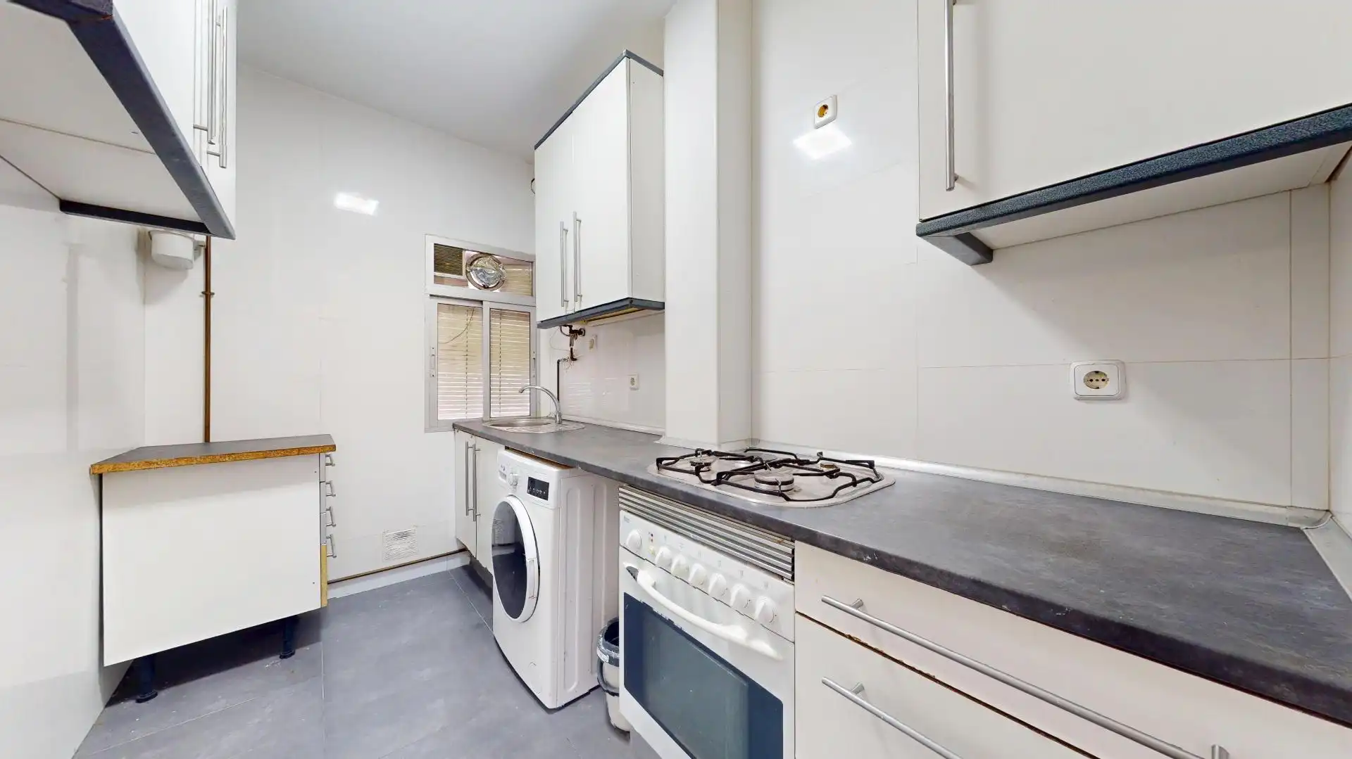 Ground floor for sale in Calle de López Grass, Numancia