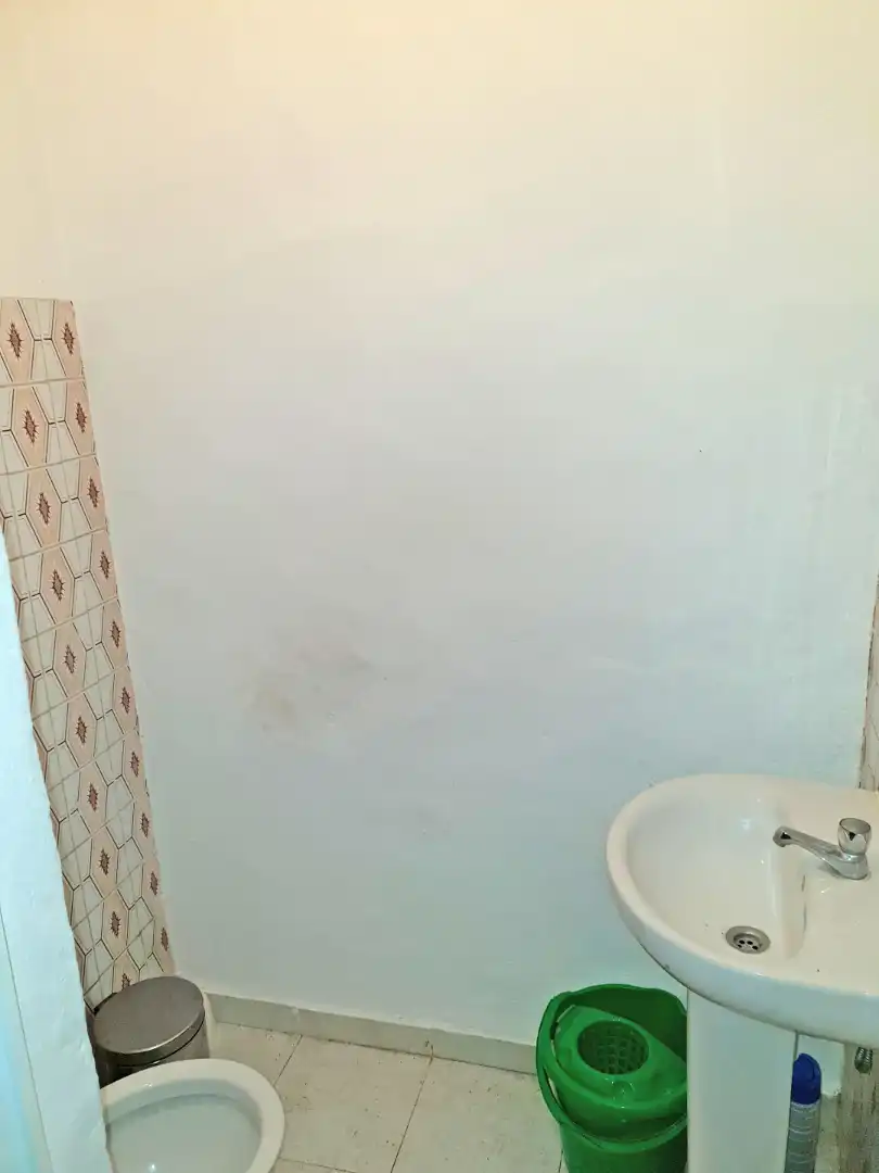 Bany de Local de lloguer en Elda amb Terrassa