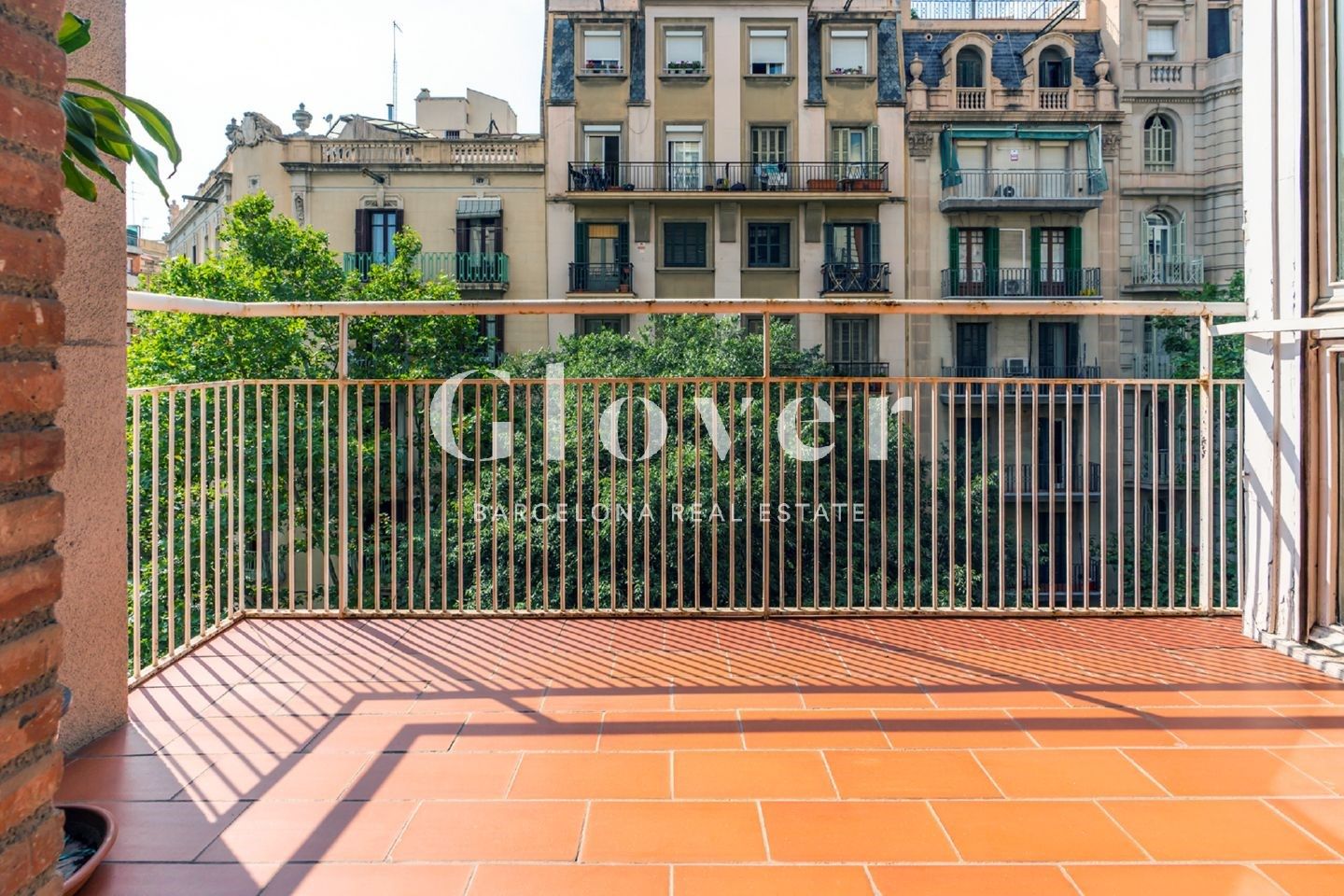 Exterior view of Flat for sale in  Barcelona Capital  with Air Conditioner, Heating and Terrace