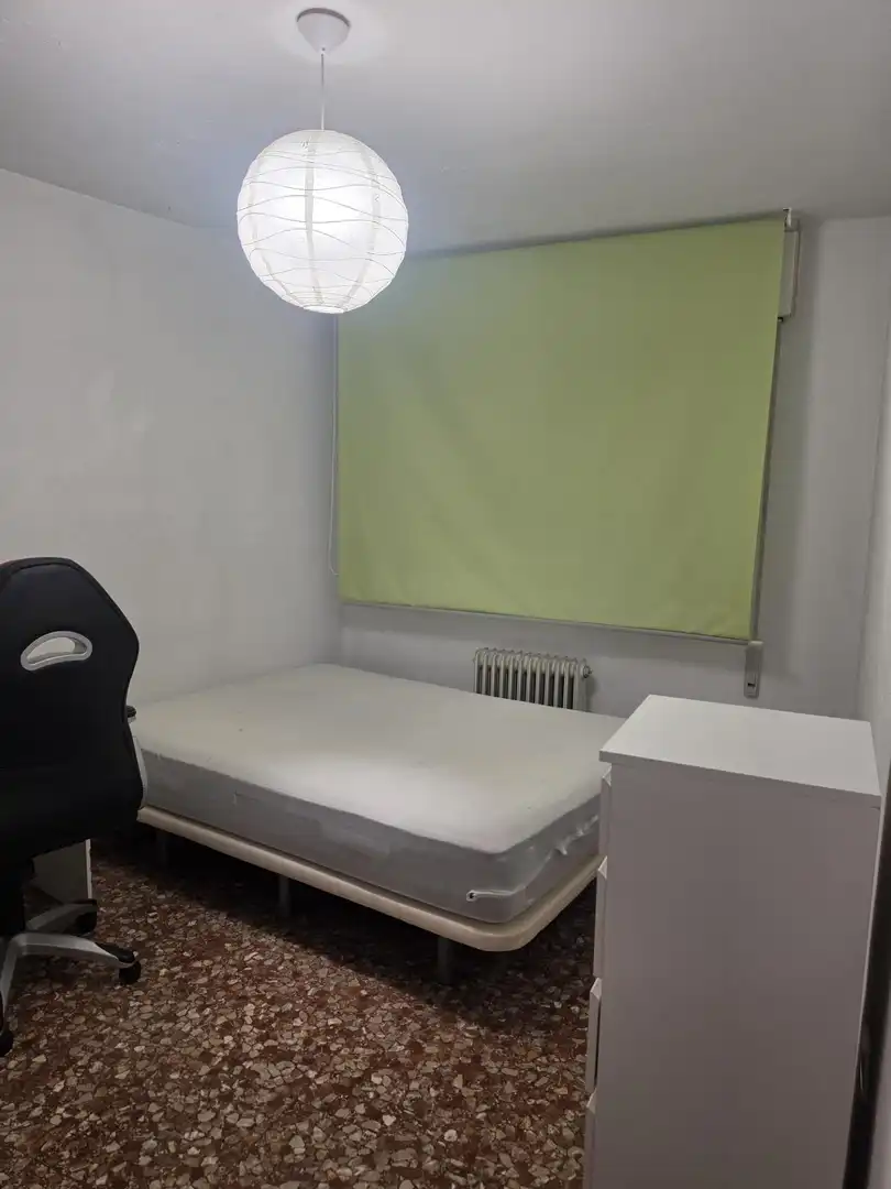Schlafzimmer von Wohnung zur Miete in Granada mit Heizung, Möbliert und Balkon